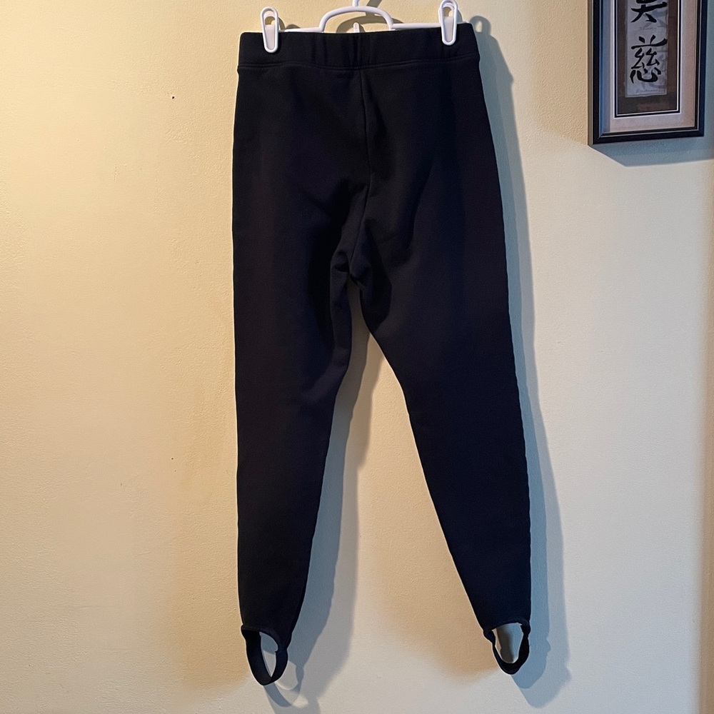 Old Navy Women’s Black Stirrup Fleece-Lined Leggings - Picture 3 of 3